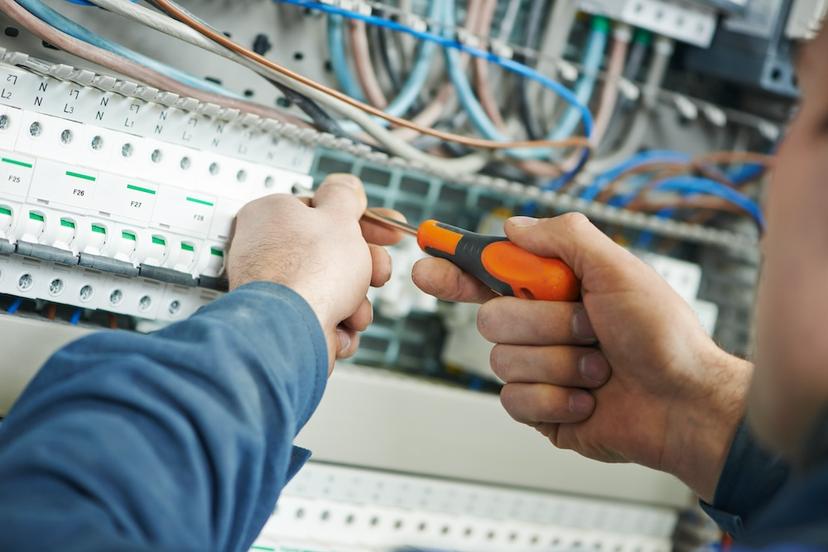Ich halte eine Loxone Remote Air in die Kamera